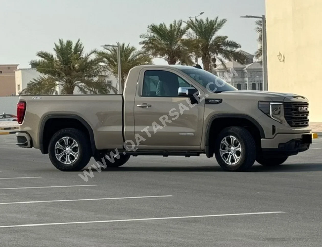 GMC  Sierra  Elevation  2023  Automatic  66,000 Km  8 Cylinder  Four Wheel Drive (4WD)  Pick Up  Beige