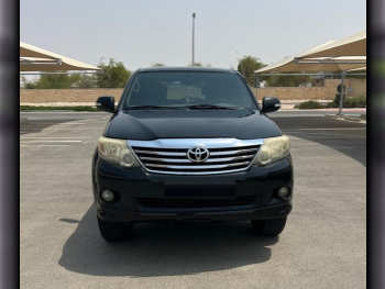 Toyota  Fortuner  SR5  2012  Automatic  262,000 Km  4 Cylinder  Four Wheel Drive (4WD)  SUV  Black