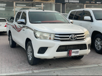 Toyota  Hilux  2017  Automatic  291,000 Km  4 Cylinder  Four Wheel Drive (4WD)  Pick Up  White