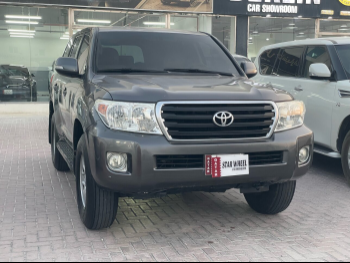 Toyota  Land Cruiser  G  2014  Automatic  352,000 Km  6 Cylinder  Four Wheel Drive (4WD)  SUV  Gray