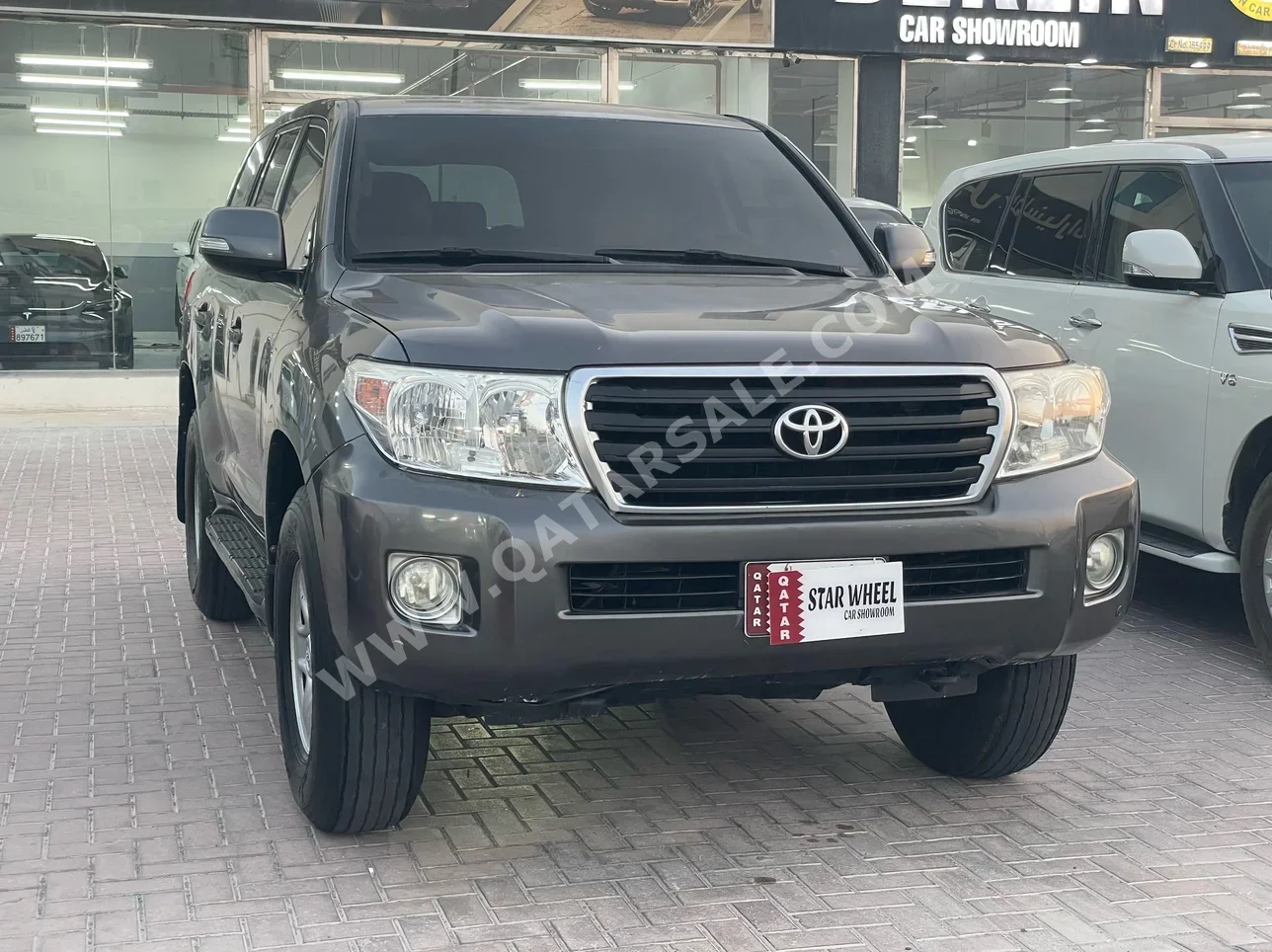 Toyota  Land Cruiser  G  2014  Automatic  352,000 Km  6 Cylinder  Four Wheel Drive (4WD)  SUV  Gray