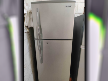 HITACHI  Top Freezer Refrigerator  - Gray