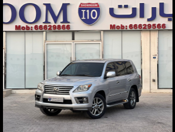 Lexus  LX  570 S  2013  Automatic  201,000 Km  8 Cylinder  Four Wheel Drive (4WD)  SUV  Silver