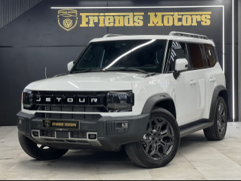 Jetour  T2  Luxury  2025  Automatic  7,000 Km  4 Cylinder  Four Wheel Drive (4WD)  SUV  White  With Warranty
