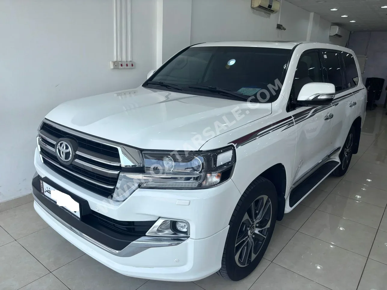 Toyota  Land Cruiser  GXR- Grand Touring  2020  Automatic  29,000 Km  8 Cylinder  Four Wheel Drive (4WD)  SUV  White