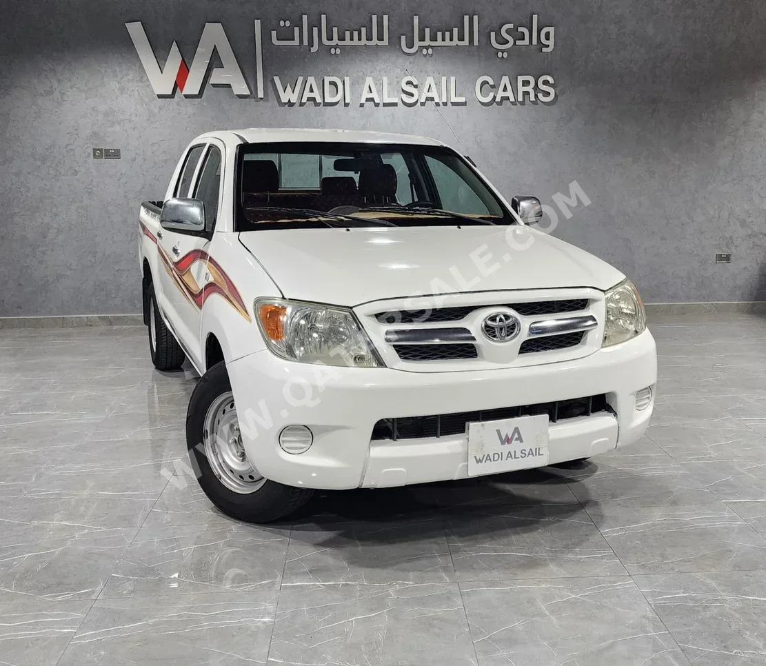 Toyota  Hilux  2007  Manual  331,000 Km  4 Cylinder  Four Wheel Drive (4WD)  Pick Up  White