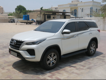 Toyota  Fortuner  2022  Automatic  24,000 Km  4 Cylinder  Four Wheel Drive (4WD)  SUV  White  With Warranty
