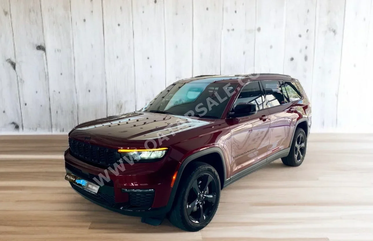 Jeep  Grand Cherokee  Altitude  2022  Automatic  31,800 Km  6 Cylinder  All Wheel Drive (AWD)  SUV  Maroon  With Warranty