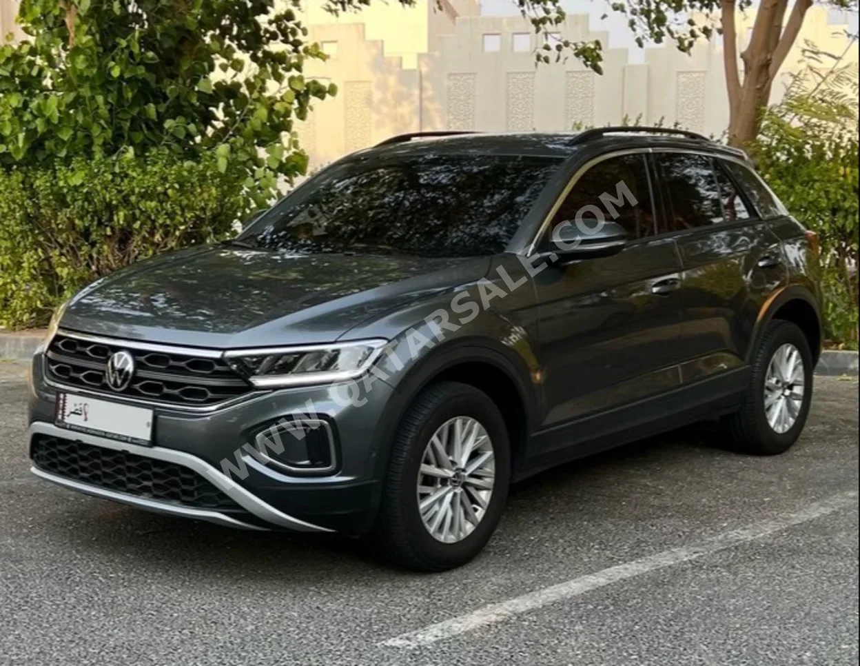 Volkswagen  T-Roc  2023  Automatic  25,234 Km  4 Cylinder  Front Wheel Drive (FWD)  SUV  Gray  With Warranty