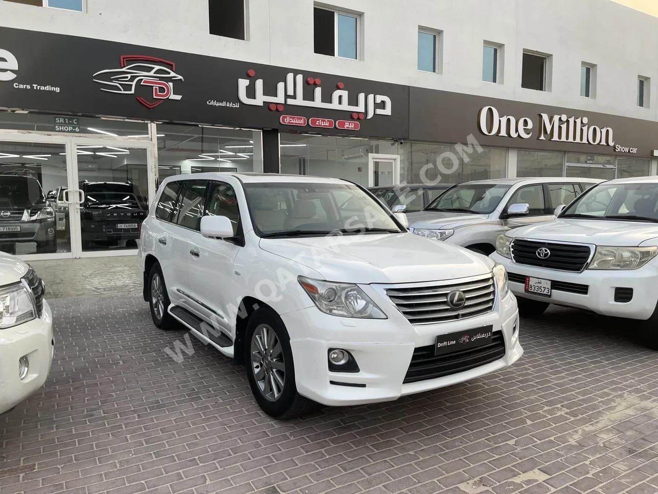 Lexus  LX  450  2010  Automatic  500,000 Km  8 Cylinder  Four Wheel Drive (4WD)  Sedan  White