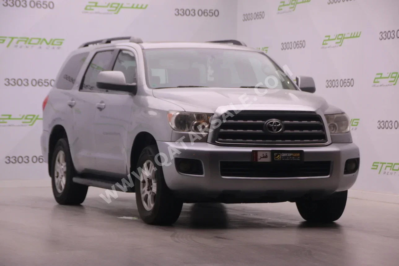 Toyota  Sequoia  2014  Automatic  270,000 Km  8 Cylinder  Four Wheel Drive (4WD)  SUV  Silver