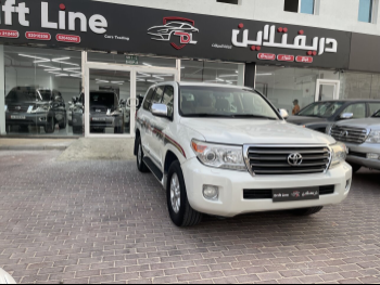 Toyota  Land Cruiser  GXR  2013  Automatic  319,000 Km  8 Cylinder  Four Wheel Drive (4WD)  SUV  White