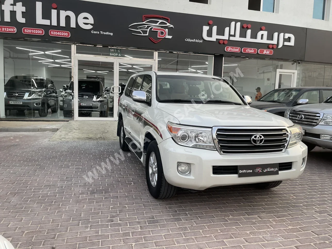 Toyota  Land Cruiser  GXR  2013  Automatic  319,000 Km  8 Cylinder  Four Wheel Drive (4WD)  SUV  White