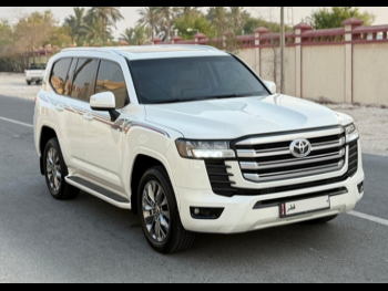 Toyota  Land Cruiser  GXR  2022  Automatic  139,000 Km  6 Cylinder  Four Wheel Drive (4WD)  SUV  White