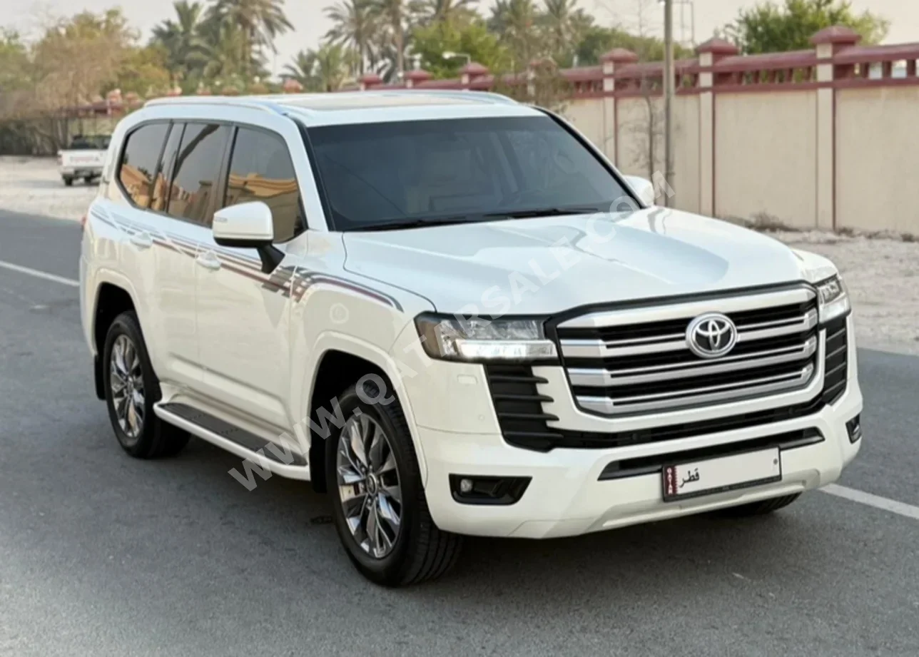 Toyota  Land Cruiser  GXR  2022  Automatic  139,000 Km  6 Cylinder  Four Wheel Drive (4WD)  SUV  White