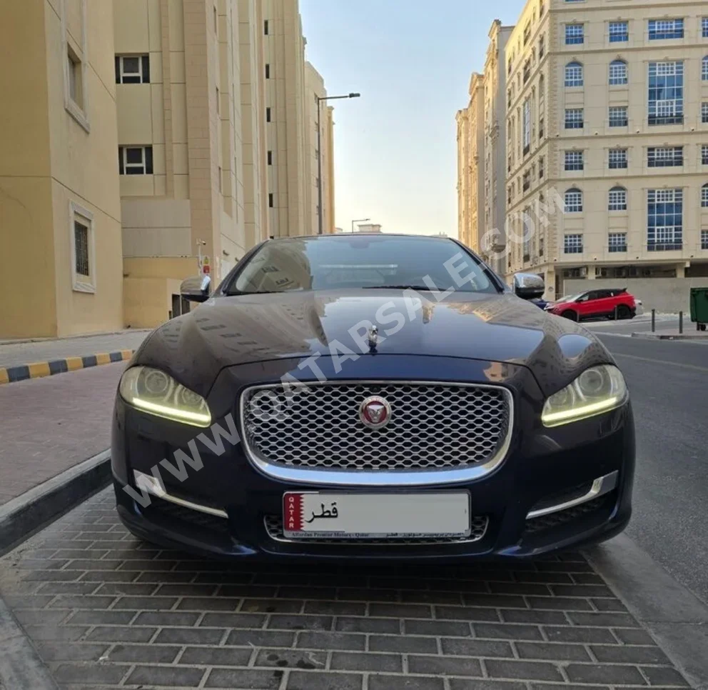 Jaguar  XJ  L premium luxury  2016  Automatic  99,000 Km  6 Cylinder  All Wheel Drive (AWD)  Sedan  Blue