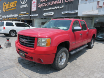 جي ام سي  سييرا  2500 HD  2008  اوتوماتيك  290,000 كم  8 سلندر  دفع رباعي  بيكب  أحمر