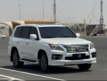 Lexus  LX  570 S  2014  Automatic  314,000 Km  8 Cylinder  Four Wheel Drive (4WD)  SUV  White