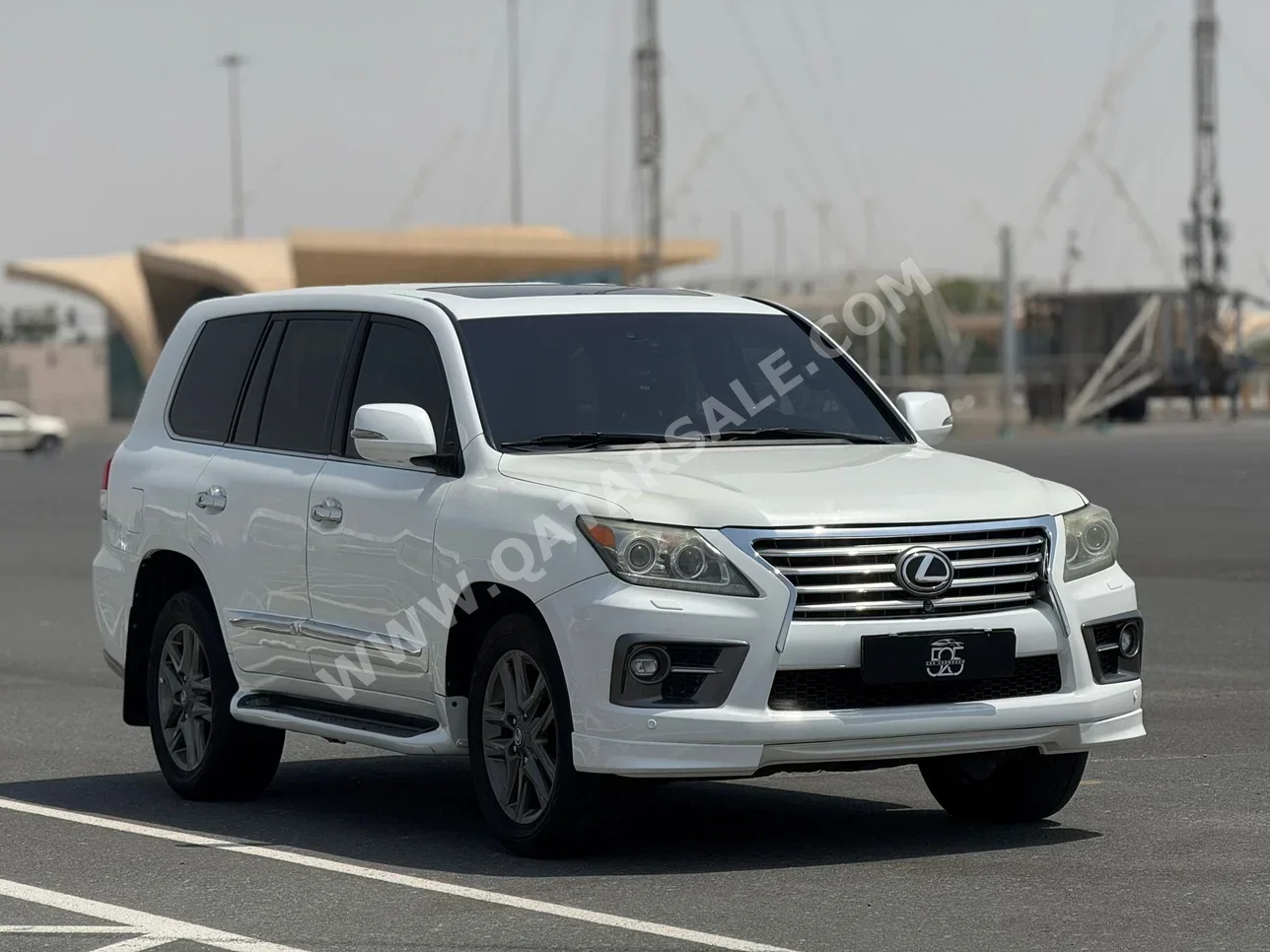 Lexus  LX  570 S  2014  Automatic  314,000 Km  8 Cylinder  Four Wheel Drive (4WD)  SUV  White