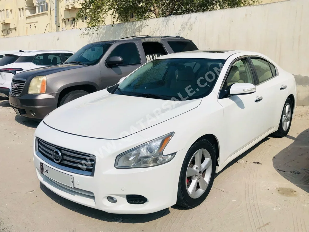 Nissan  Maxima  2011  Automatic  290,000 Km  6 Cylinder  Rear Wheel Drive (RWD)  Sedan  White