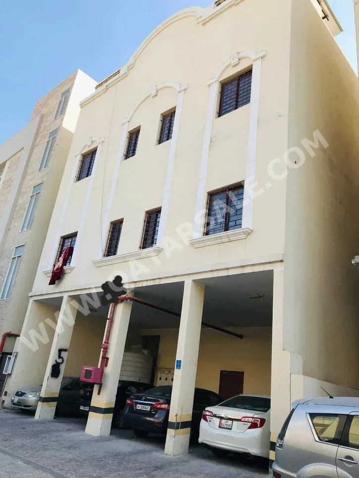 مباني ,ابراج ومجمعات - تجارية - الدوحة - مدينة خليفة الجنوبية للبيع