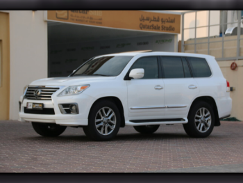 Lexus  LX  570  2013  Automatic  673,000 Km  8 Cylinder  Four Wheel Drive (4WD)  SUV  White