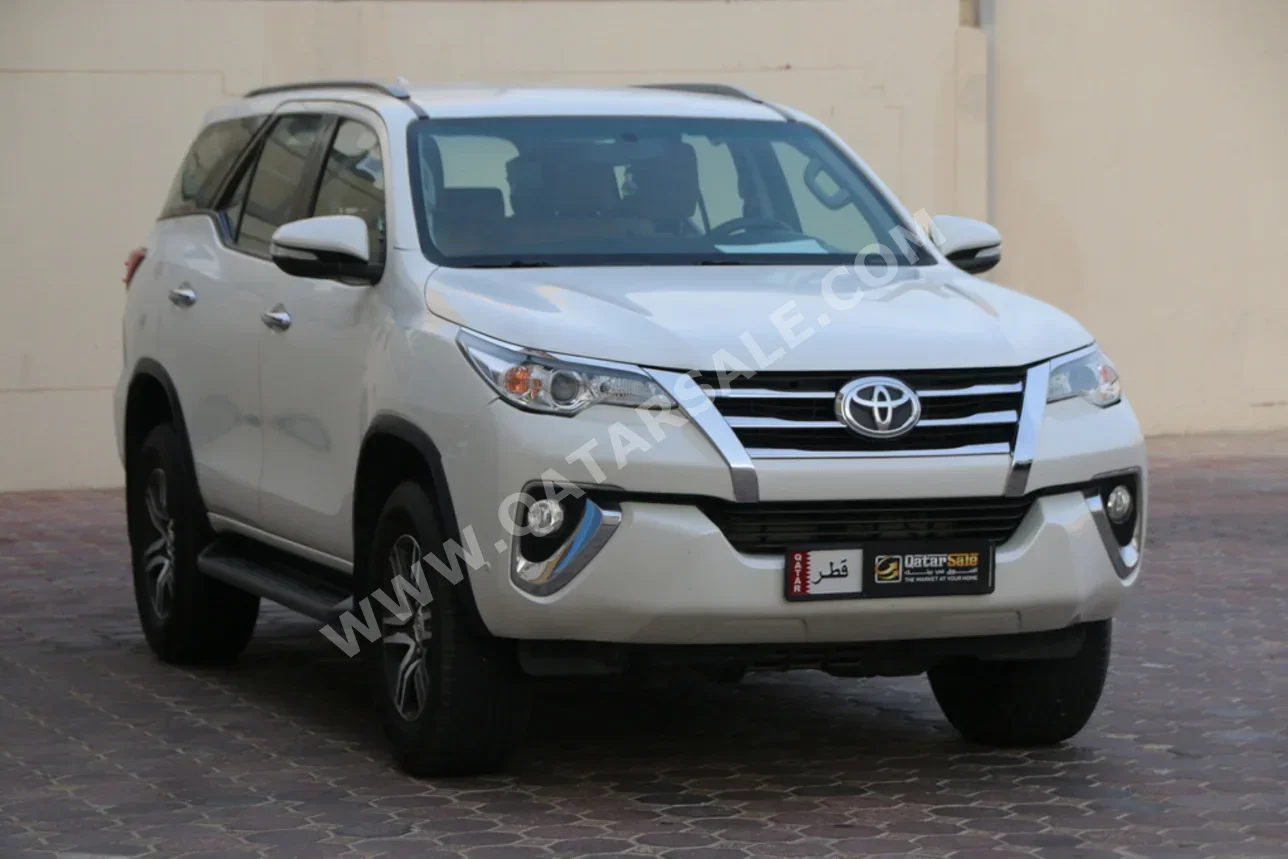 Toyota  Fortuner  2017  Automatic  197,000 Km  4 Cylinder  Four Wheel Drive (4WD)  SUV  Pearl