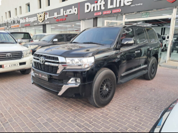 تويوتا  لاند كروزر  في اكس ار  2012  اوتوماتيك  315,000 كم  8 سلندر  دفع رباعي  اس يو في  أسود