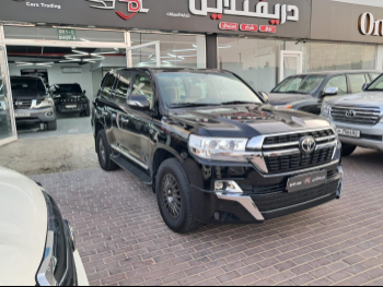 تويوتا  لاند كروزر  في اكس ار  2011  اوتوماتيك  308,000 كم  8 سلندر  دفع رباعي  اس يو في  أسود