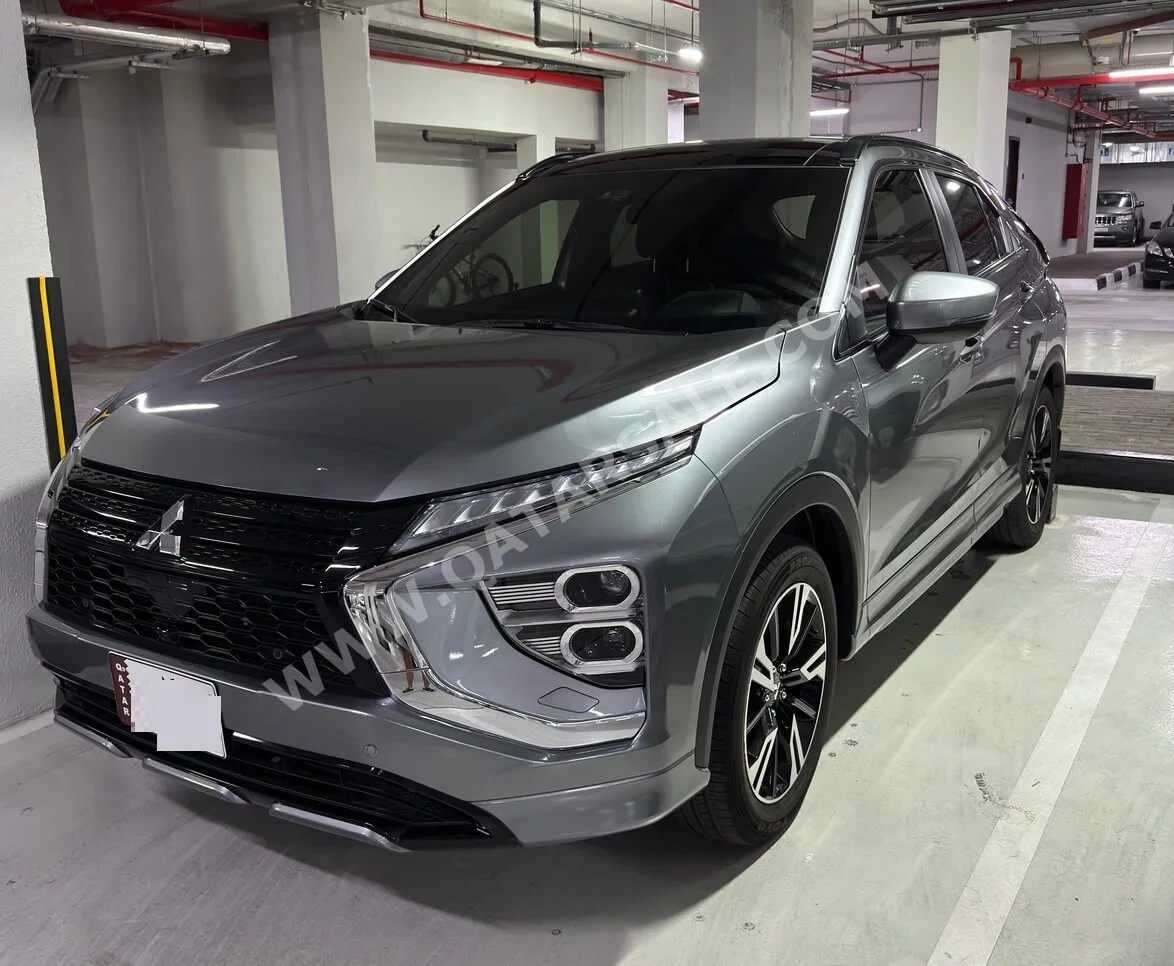 Mitsubishi  Eclipse  Cross Highline  2024  Automatic  11,800 Km  4 Cylinder  Front Wheel Drive (FWD)  Hatchback  Gray Metallic  With Warranty