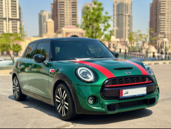 ميني  كوبر  اس  2021  اوتوماتيك  57,000 كم  4 سلندر  سحب امامي  هاتشباك  أخضر