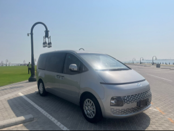 Hyundai  Staria  2023  Automatic  44,000 Km  6 Cylinder  Front Wheel Drive (FWD)  Van / Bus  Silver  With Warranty
