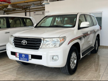 Toyota  Land Cruiser  GX  2013  Automatic  270,000 Km  6 Cylinder  Four Wheel Drive (4WD)  SUV  White