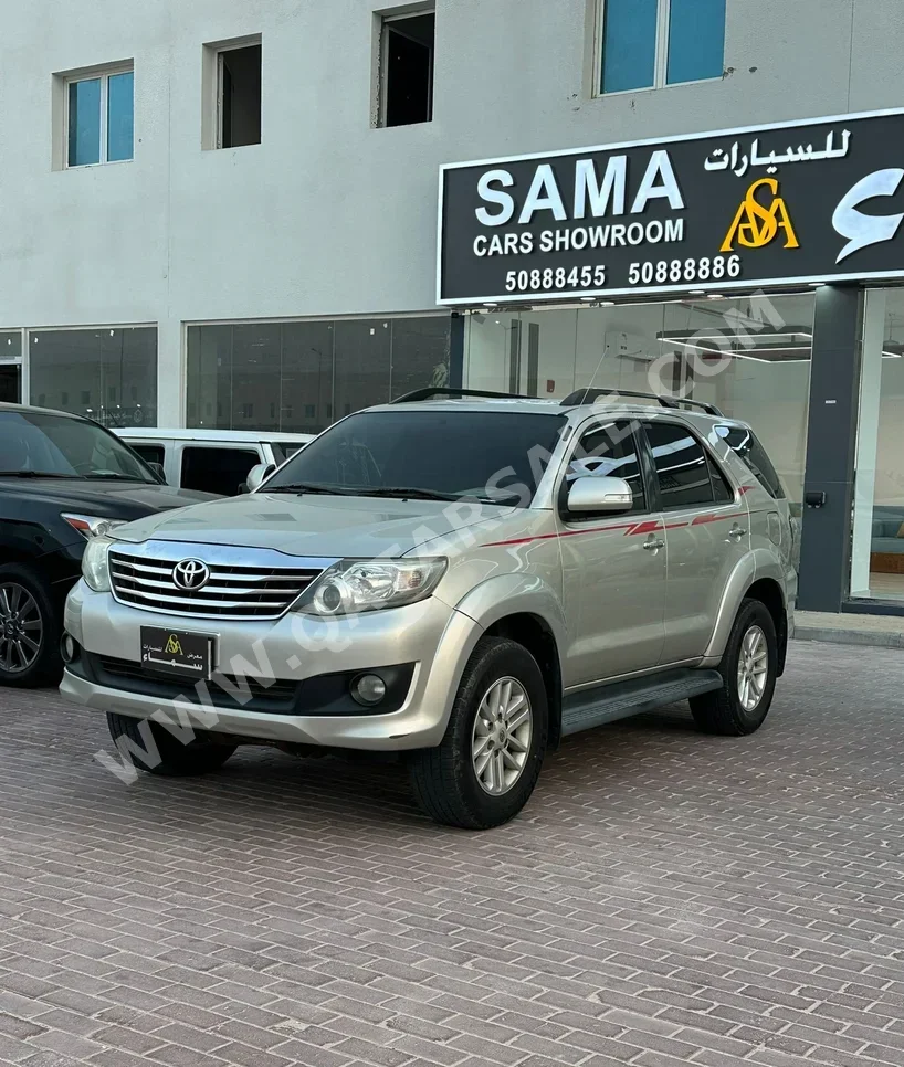 Toyota  Fortuner  SR5  2013  Automatic  190,000 Km  6 Cylinder  Four Wheel Drive (4WD)  SUV  Silver