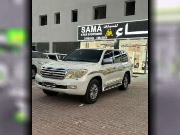 تويوتا  لاند كروزر  جي اكس ار  2010  اوتوماتيك  460,000 كم  8 سلندر  دفع رباعي  اس يو في  أبيض