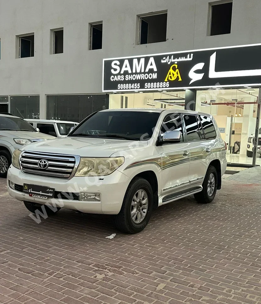 Toyota  Land Cruiser  GXR  2010  Automatic  460,000 Km  8 Cylinder  Four Wheel Drive (4WD)  SUV  White