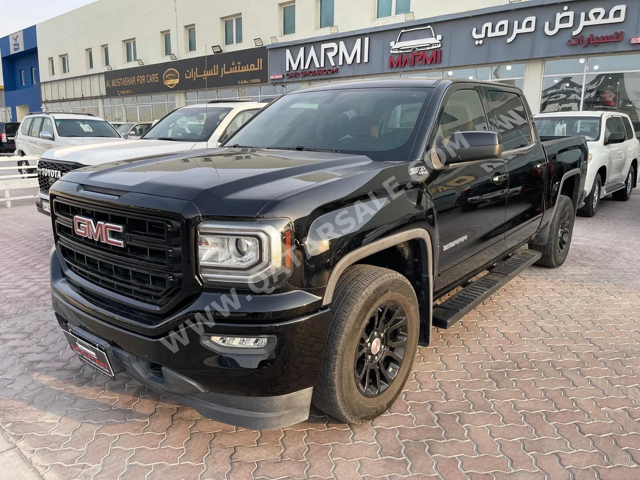 GMC  Sierra  2018  Automatic  222,000 Km  8 Cylinder  Four Wheel Drive (4WD)  Pick Up  Black