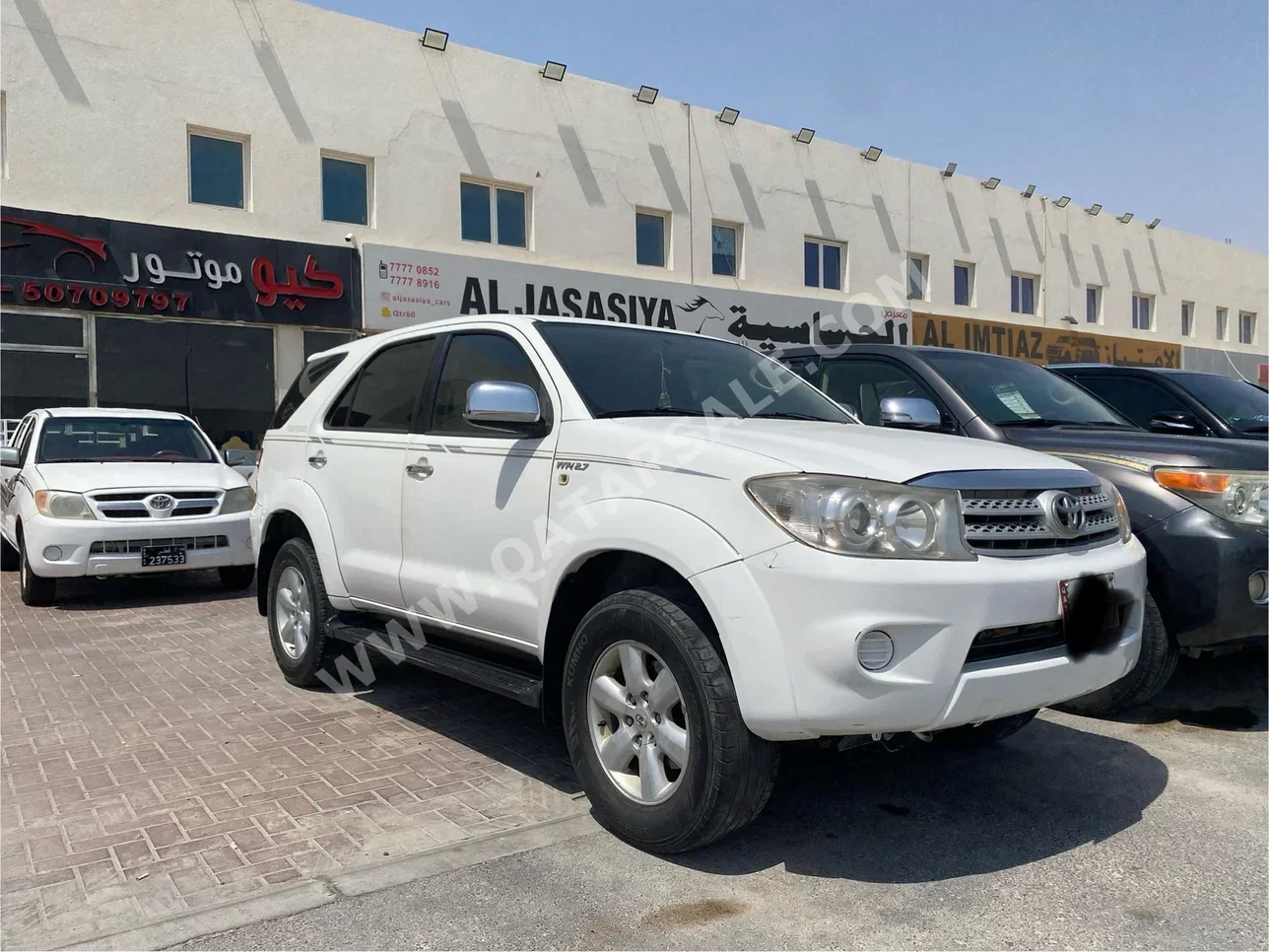تويوتا  فورشنر  2009  اوتوماتيك  317,000 كم  4 سلندر  دفع رباعي  اس يو في  أبيض