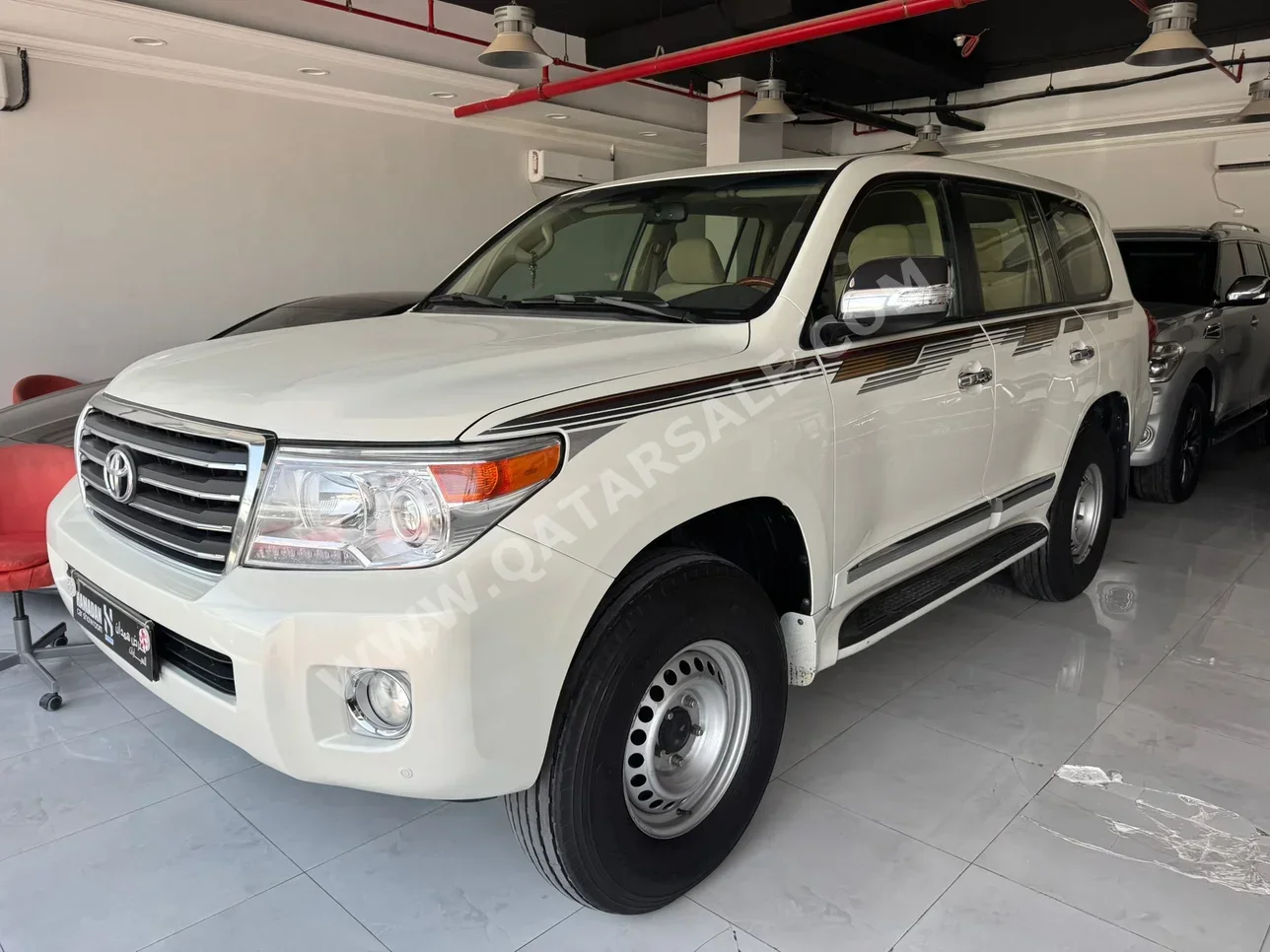 Toyota  Land Cruiser  GXR  2014  Automatic  175,000 Km  8 Cylinder  Four Wheel Drive (4WD)  SUV  White