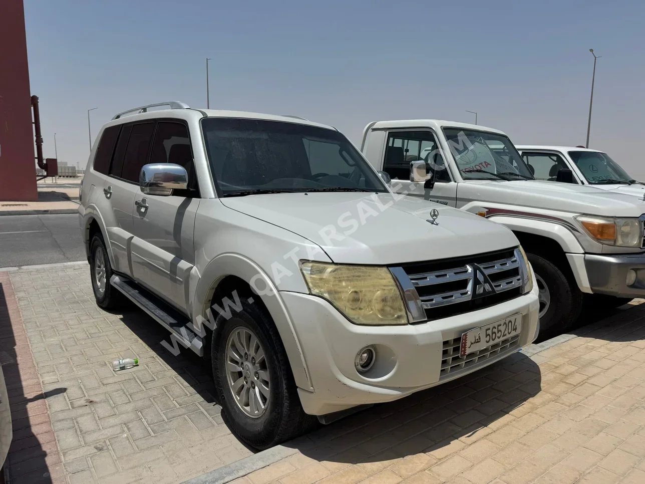 Mitsubishi  Pajero  GLS  2013  Automatic  258,000 Km  6 Cylinder  Four Wheel Drive (4WD)  SUV  White
