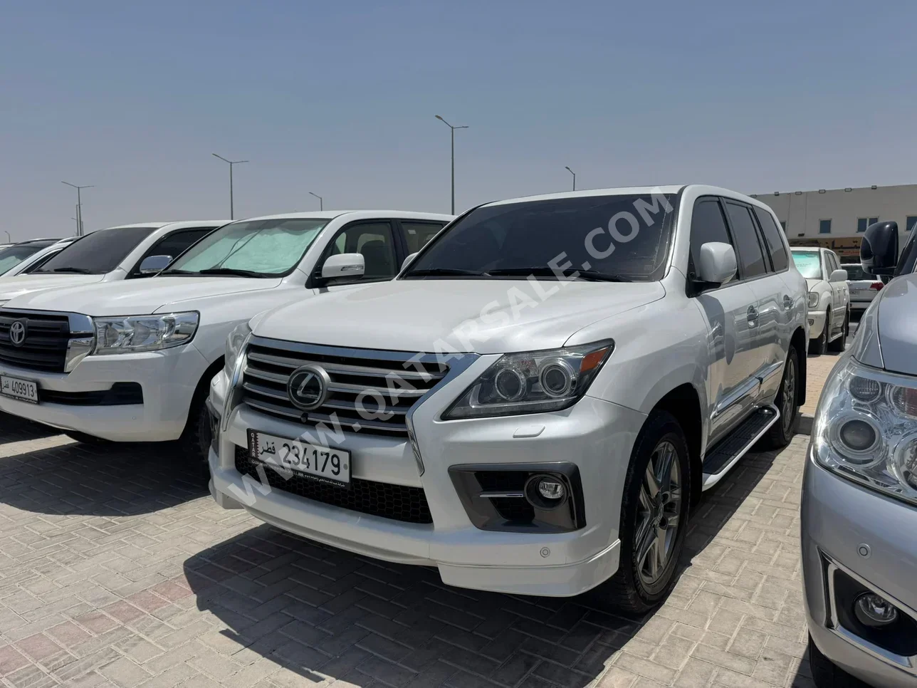 Lexus  LX  570 S  2013  Automatic  285,000 Km  8 Cylinder  Four Wheel Drive (4WD)  SUV  White