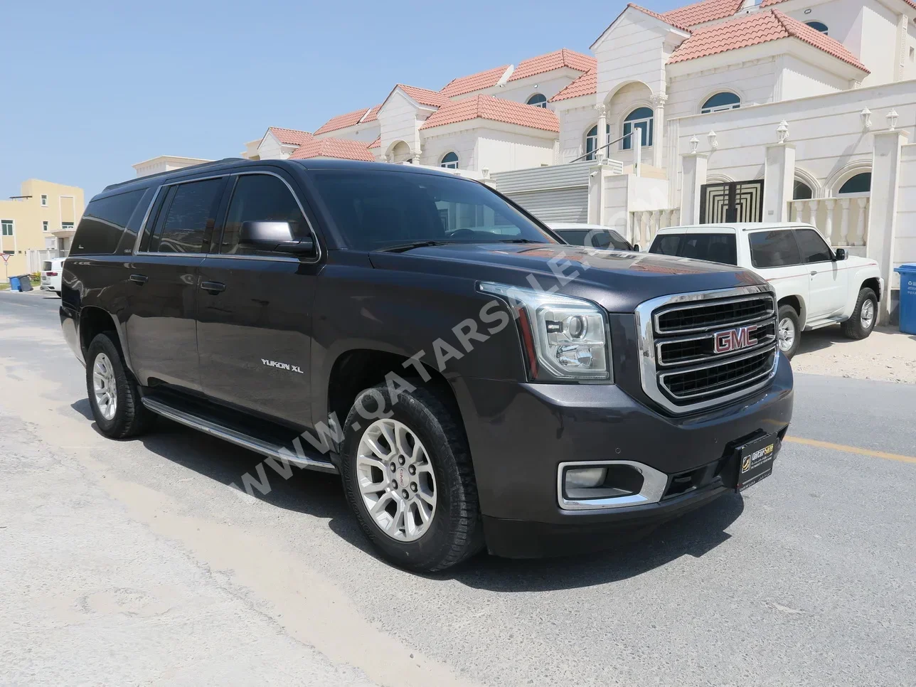 GMC  Yukon  XL  2018  Automatic  216,000 Km  8 Cylinder  Four Wheel Drive (4WD)  SUV  Gray
