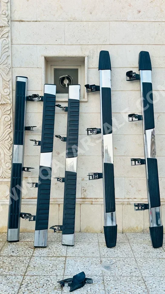 قطع غيار السيارات - جي ام سي  سييرا  - دواسة جانبية  - الولايات المتحدة الأمريكية  -رقم القطعة: بدون