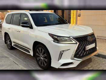 Lexus  LX  570  2016  Automatic  220,000 Km  8 Cylinder  Four Wheel Drive (4WD)  SUV  Pearl