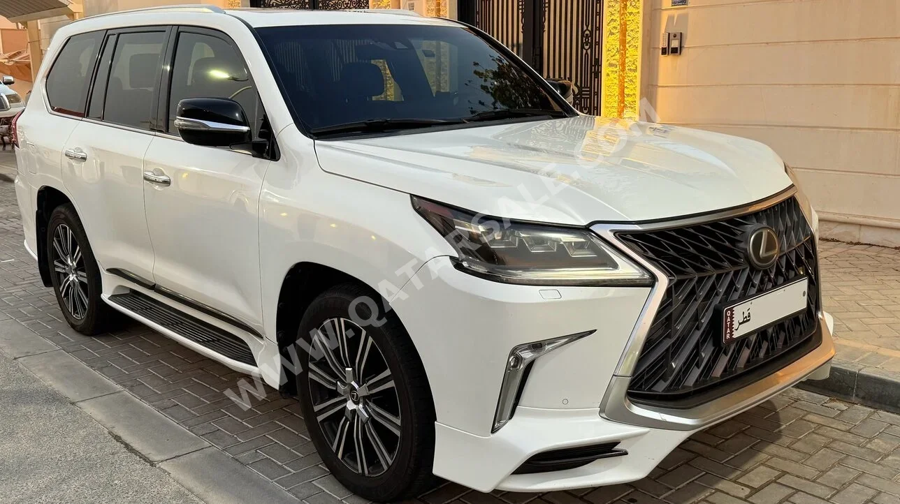Lexus  LX  570  2016  Automatic  220,000 Km  8 Cylinder  Four Wheel Drive (4WD)  SUV  Pearl