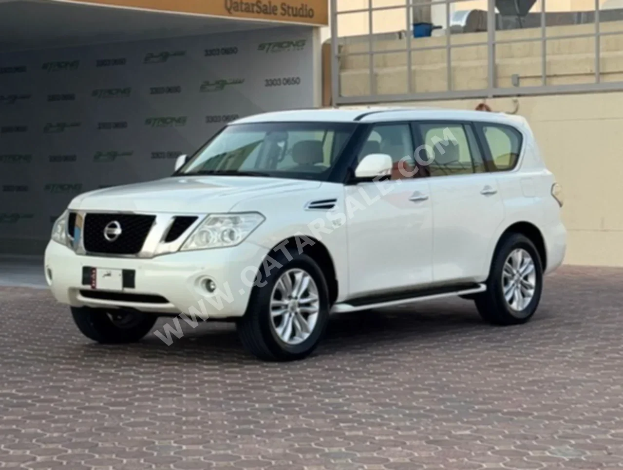 Nissan  Patrol  SE  2013  Automatic  284,000 Km  8 Cylinder  Four Wheel Drive (4WD)  SUV  White