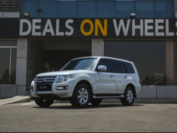 Mitsubishi  Pajero  GLS  2016  Automatic  158,000 Km  6 Cylinder  Four Wheel Drive (4WD)  SUV  White