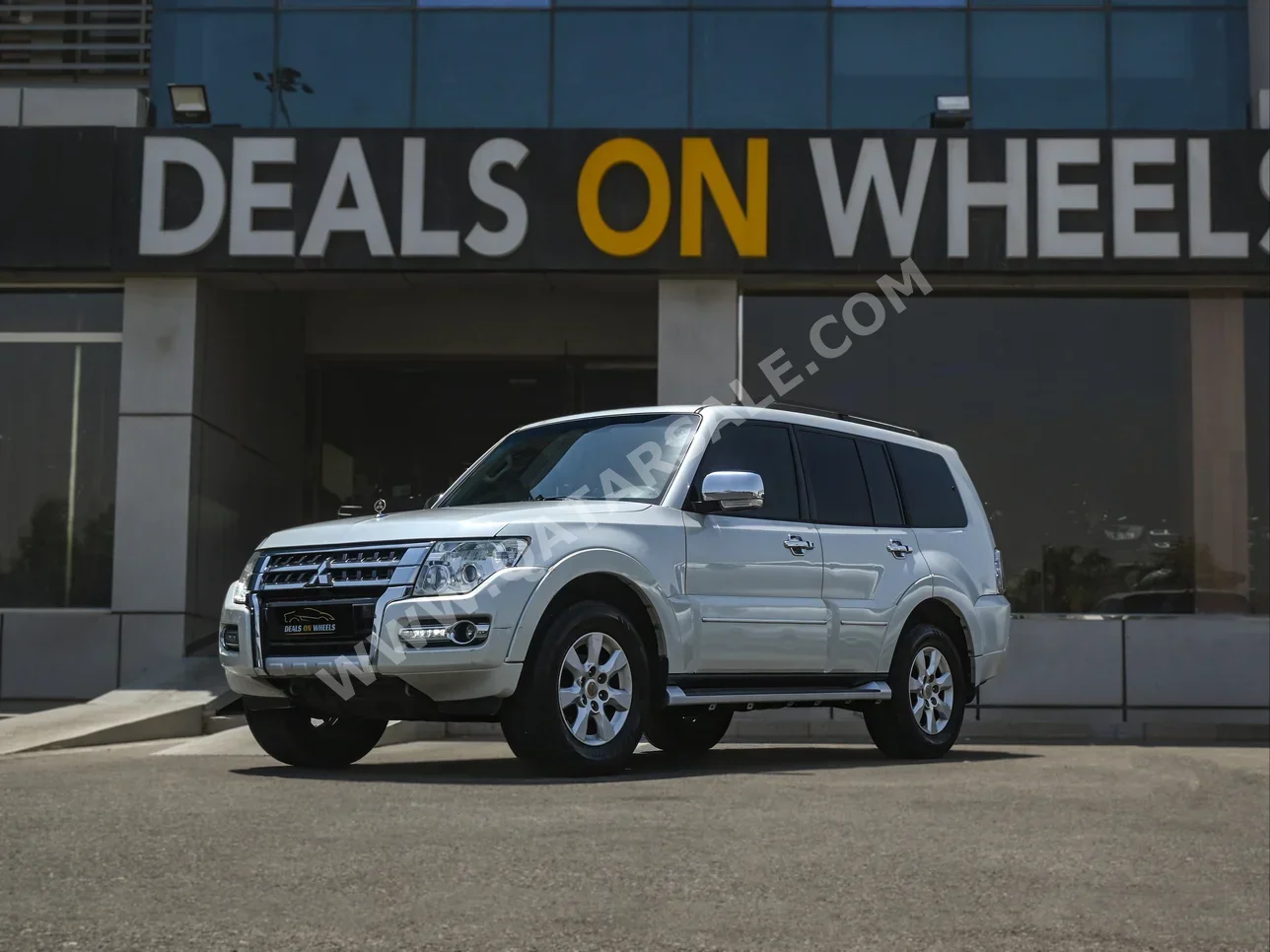 Mitsubishi  Pajero  GLS  2016  Automatic  158,000 Km  6 Cylinder  Four Wheel Drive (4WD)  SUV  White