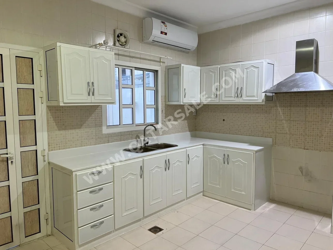 Family Residential  - Not Furnished  - Al Daayen  - Sumaysimah  - 6 Bedrooms