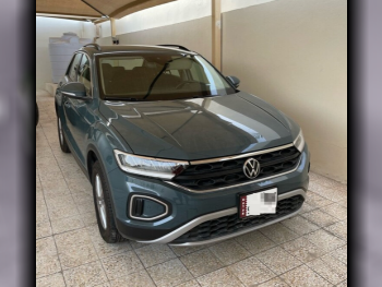 Volkswagen  T-Roc  2024  Automatic  11,000 Km  4 Cylinder  Four Wheel Drive (4WD)  SUV  Dark Blue  With Warranty